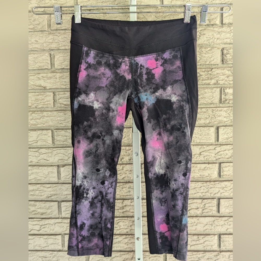 EUC Black Pink Paint Splatter Galaxy Print Capri Leggings Yoga Medium EUC - Picture 1 of 5